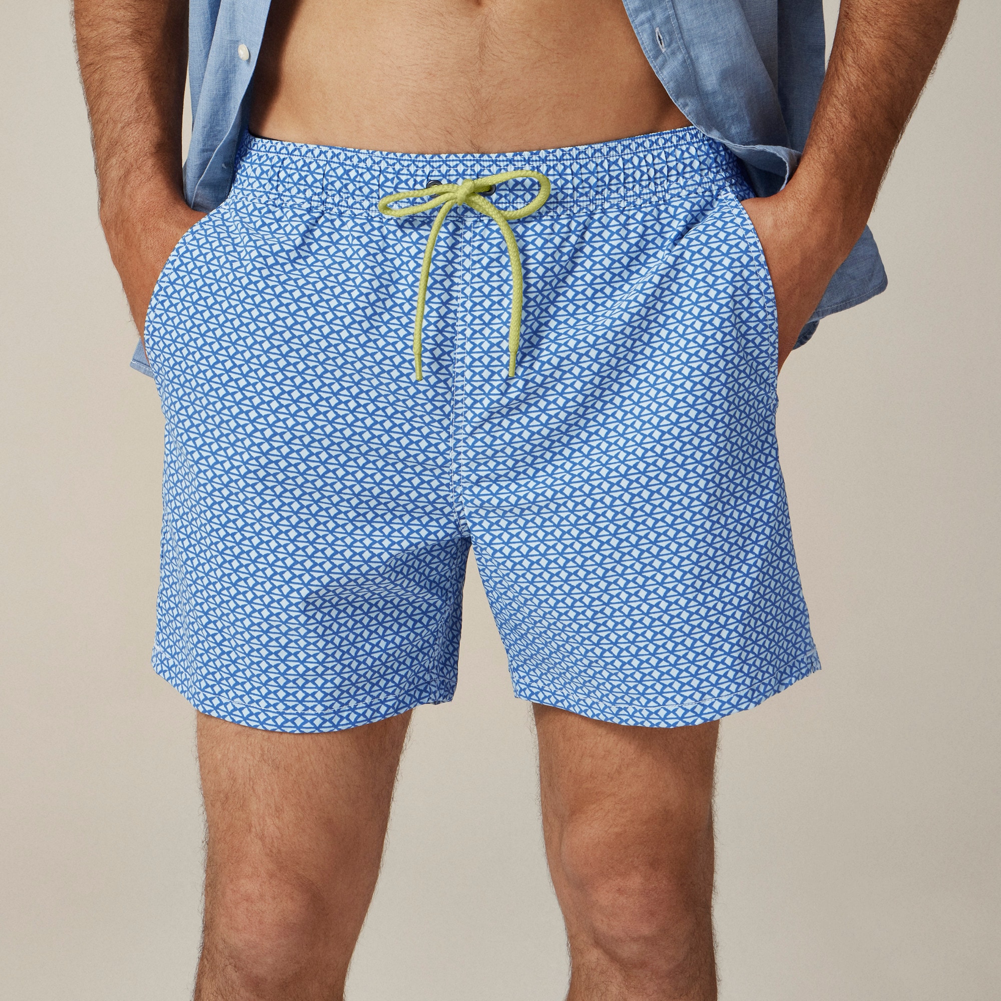 mens 6'' stretch swim trunk in print with ECONYL&reg; nylon